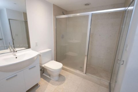 Condo in Miami, Florida, 2 bedrooms № 2027941 - photo 11