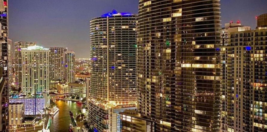 Condo in Miami, Florida, 2 bedrooms № 2027941