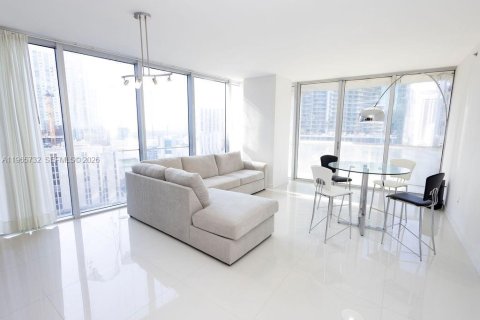 Condo in Miami, Florida, 2 bedrooms № 2027941 - photo 3