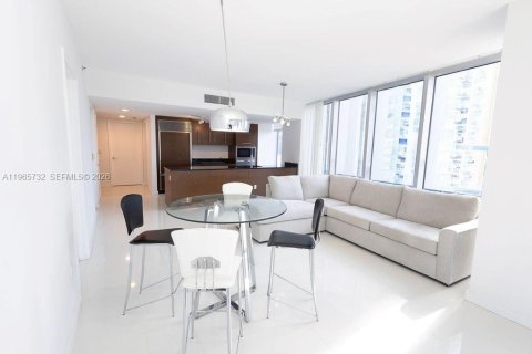 Condo in Miami, Florida, 2 bedrooms № 2027941 - photo 4
