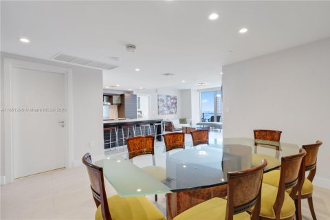 Condominio en venta en Miami, Florida, 2 dormitorios, 139.35 m2 № 1857421 - foto 13