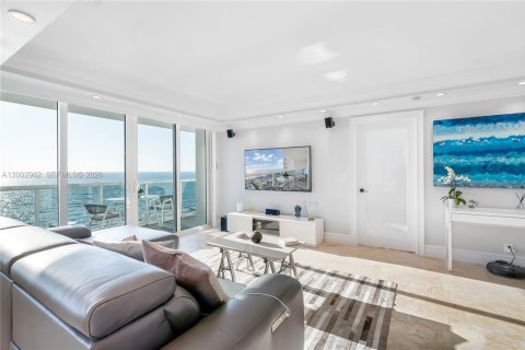 Condo in Hallandale Beach, Florida, 2 bedrooms  № 2170391 - photo 4