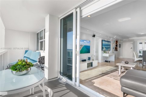 Condo in Hallandale Beach, Florida, 2 bedrooms  № 2170391 - photo 30