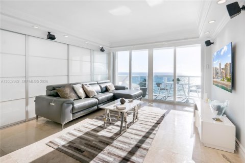 Condo in Hallandale Beach, Florida, 2 bedrooms  № 2170391 - photo 3