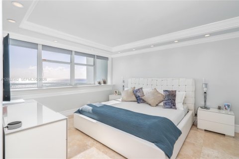 Condo in Hallandale Beach, Florida, 2 bedrooms  № 2170391 - photo 25