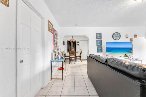 Villa ou maison à vendre à Miami, Floride: 3 chambres, 104.79 m2 № 2007280 - photo 5