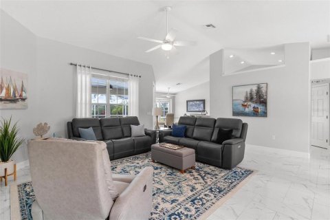 Casa en venta en Lady Lake, Florida, 3 dormitorios, 176.05 m2 № 1690029 - foto 11