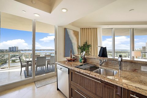 Condominio en venta en Riviera Beach, Florida, 2 dormitorios, 160.26 m2 № 2241730 - foto 9