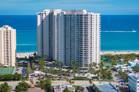 Condominio en Riviera Beach, Florida, 2 dormitorios  № 2241730