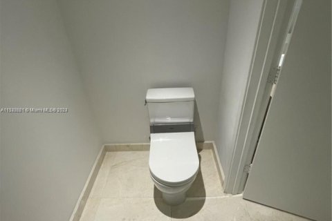 Condo in North Miami Beach, Florida, 2 bedrooms № 1963339 - photo 22