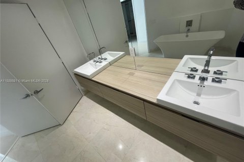 Condo in North Miami Beach, Florida, 2 bedrooms № 1963339 - photo 20