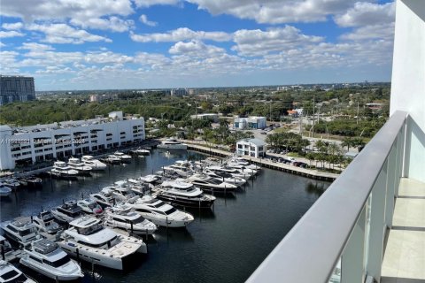 Condo in North Miami Beach, Florida, 2 bedrooms № 1963339 - photo 5