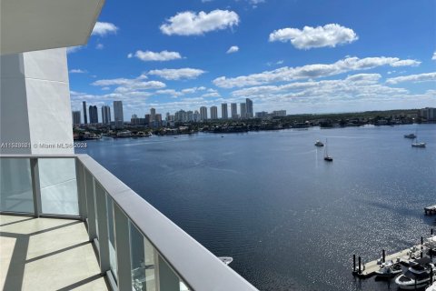 Condo in North Miami Beach, Florida, 2 bedrooms № 1963339 - photo 6