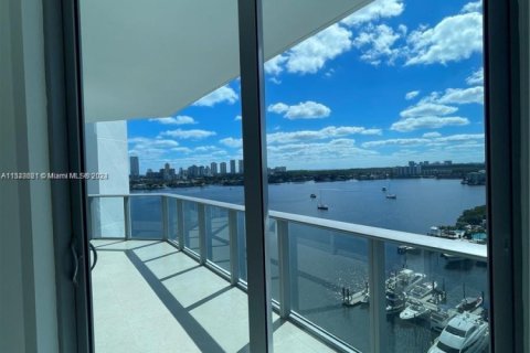 Condo in North Miami Beach, Florida, 2 bedrooms № 1963339 - photo 18