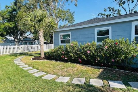 House in Saint Petersburg, Florida 4 bedrooms, 121.52 sq.m. № 1648963 - photo 15