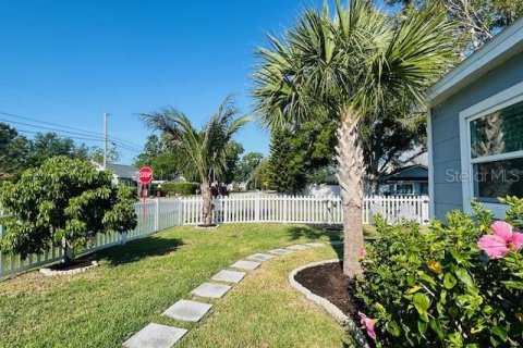 House in Saint Petersburg, Florida 4 bedrooms, 121.52 sq.m. № 1648963 - photo 16