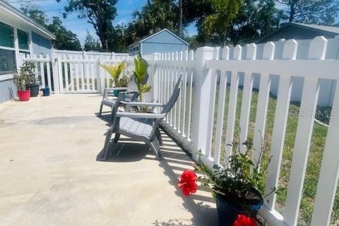 House in Saint Petersburg, Florida 4 bedrooms, 121.52 sq.m. № 1648963 - photo 5