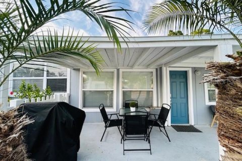 House in Saint Petersburg, Florida 4 bedrooms, 121.52 sq.m. № 1648963 - photo 14