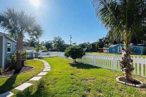 House in Saint Petersburg, Florida 4 bedrooms, 121.52 sq.m. № 1648963 - photo 19