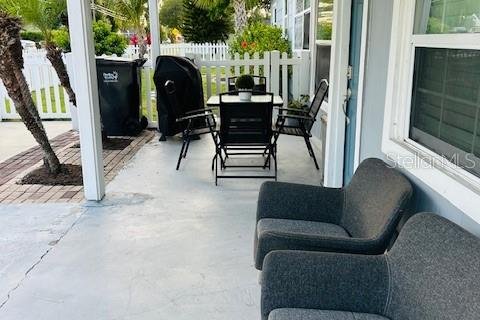 House in Saint Petersburg, Florida 4 bedrooms, 121.52 sq.m. № 1648963 - photo 13