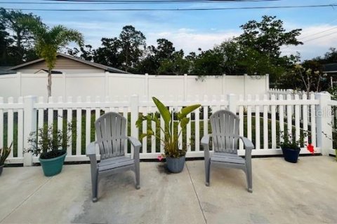 House in Saint Petersburg, Florida 4 bedrooms, 121.52 sq.m. № 1648963 - photo 11