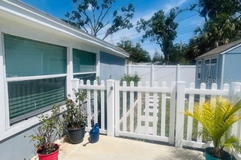 House in Saint Petersburg, Florida 4 bedrooms, 121.52 sq.m. № 1648963 - photo 6
