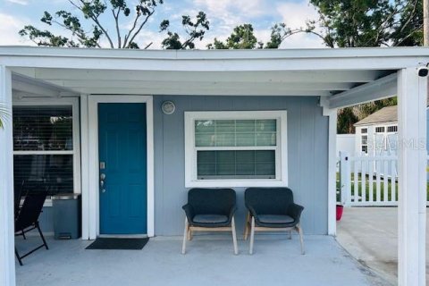 House in Saint Petersburg, Florida 4 bedrooms, 121.52 sq.m. № 1648963 - photo 12