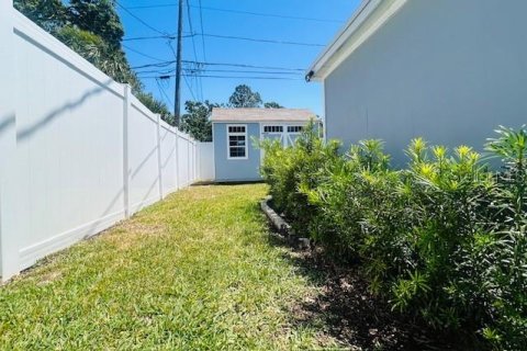 House in Saint Petersburg, Florida 4 bedrooms, 121.52 sq.m. № 1648963 - photo 7