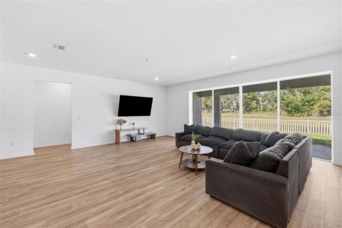 House in Riverview, Florida 5 bedrooms, 391.68 sq.m. № 2223788 - photo 8