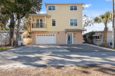 House in Weeki Wachee, Florida 3 bedrooms, 212.37 sq.m. № 1570957 - photo 3