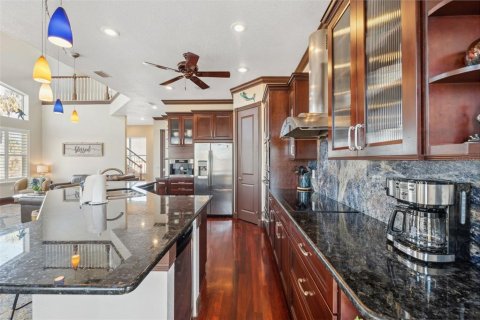 House in Weeki Wachee, Florida 3 bedrooms, 212.37 sq.m. № 1570957 - photo 23