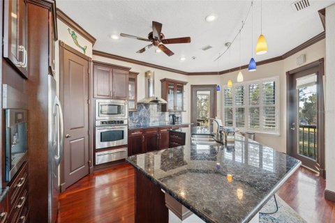 House in Weeki Wachee, Florida 3 bedrooms, 212.37 sq.m. № 1570957 - photo 26