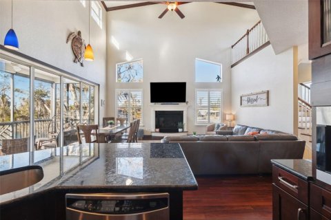 House in Weeki Wachee, Florida 3 bedrooms, 212.37 sq.m. № 1570957 - photo 25