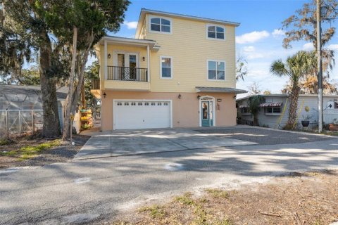 House in Weeki Wachee, Florida 3 bedrooms, 212.37 sq.m. № 1570957 - photo 2