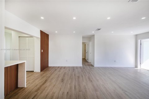 Casa en alquiler en Hollywood, Florida, 4 dormitorios, 114.46 m2 № 1968838 - foto 5