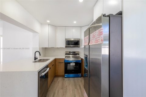 Casa en alquiler en Hollywood, Florida, 4 dormitorios, 114.46 m2 № 1968838 - foto 7