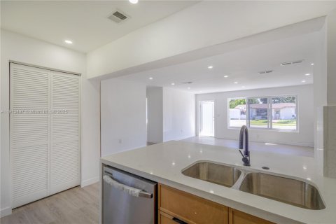 Casa en alquiler en Hollywood, Florida, 4 dormitorios, 114.46 m2 № 1968838 - foto 8