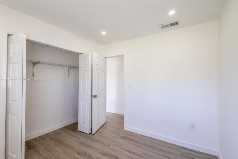 Casa en alquiler en Hollywood, Florida, 4 dormitorios, 114.46 m2 № 1968838 - foto 12