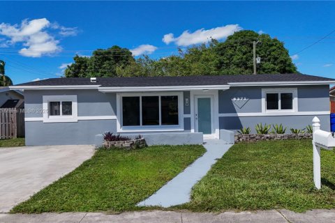 Casa en Hollywood, Florida 4 dormitorios, 114.46 m2 № 1968838