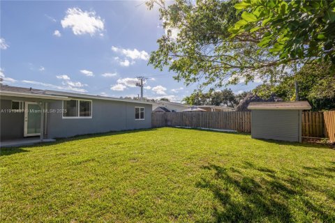 Casa en alquiler en Hollywood, Florida, 4 dormitorios, 114.46 m2 № 1968838 - foto 23