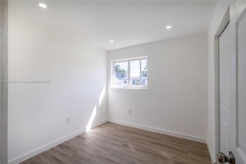 Casa en alquiler en Hollywood, Florida, 4 dormitorios, 114.46 m2 № 1968838 - foto 11