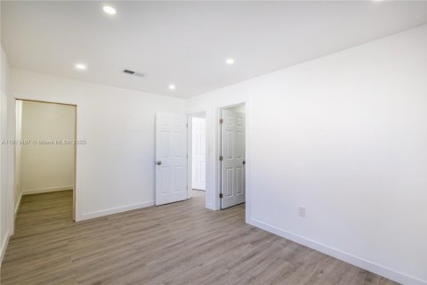 Casa en alquiler en Hollywood, Florida, 4 dormitorios, 114.46 m2 № 1968838 - foto 14