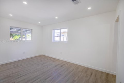 Casa en alquiler en Hollywood, Florida, 4 dormitorios, 114.46 m2 № 1968838 - foto 13