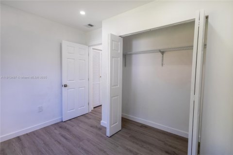 Casa en alquiler en Hollywood, Florida, 4 dormitorios, 114.46 m2 № 1968838 - foto 20