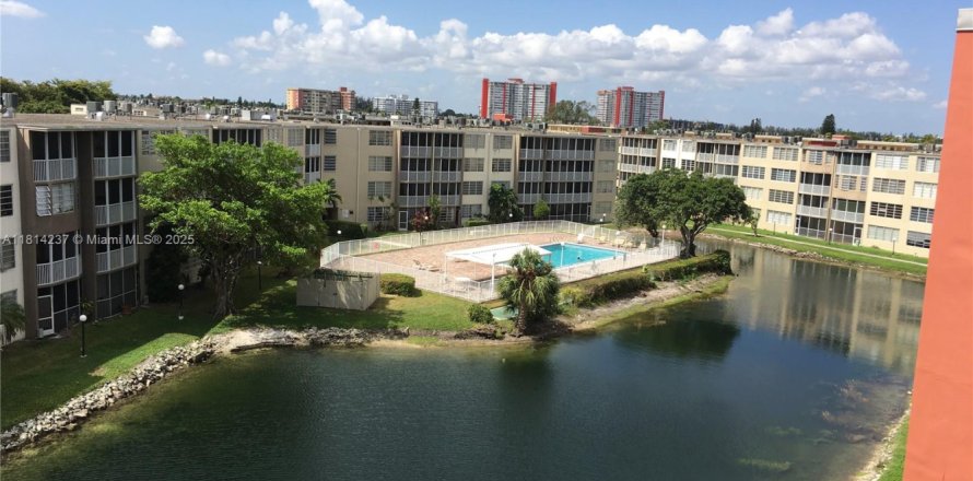 Condo in Miami, Florida, 1 bedroom № 1874413