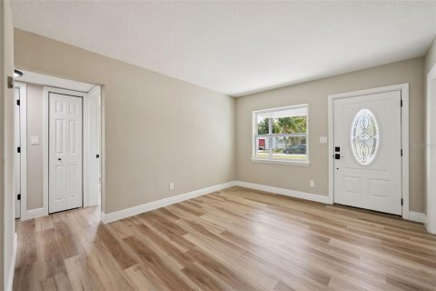 House in Orlando, Florida 3 bedrooms, 96.53 sq.m. № 2093394 - photo 4