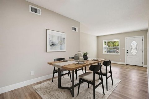 House in Orlando, Florida 3 bedrooms, 96.53 sq.m. № 2093394 - photo 7