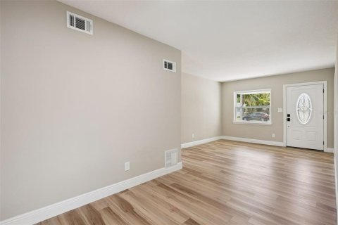 House in Orlando, Florida 3 bedrooms, 96.53 sq.m. № 2093394 - photo 8