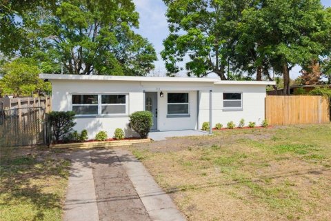 House in Orlando, Florida 3 bedrooms, 96.53 sq.m. № 2093394 - photo 2