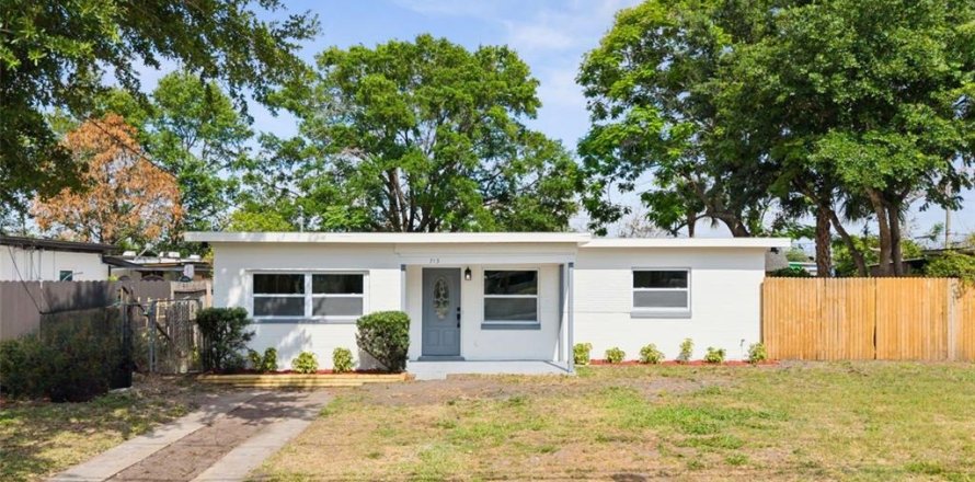 House in Orlando, Florida 3 bedrooms, 96.53 sq.m. № 2093394